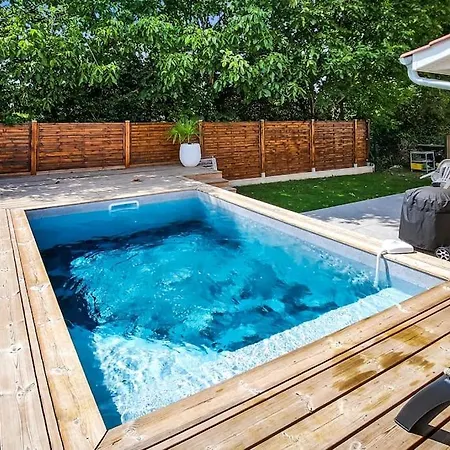 Avec Piscine Yourhosthelper *